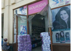 Магазин парфюмерии и косметики - Bourjois